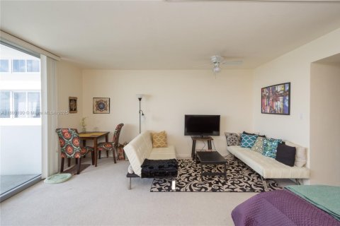 Condo in Miami Beach, Florida  № 1714792 - photo 9