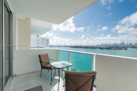 Condo in Miami Beach, Florida  № 1714792 - photo 1
