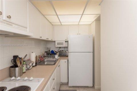 Condo in Miami Beach, Florida  № 1714792 - photo 4