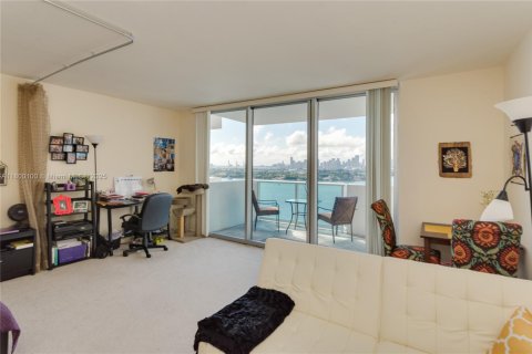 Condo in Miami Beach, Florida  № 1714792 - photo 7