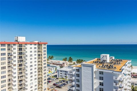 Copropriété à vendre à Hollywood, Floride: 2 chambres, 101.64 m2 № 1956791 - photo 17