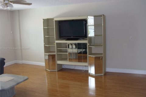 Condominio en venta en Hallandale Beach, Florida, 1 dormitorio, 88.26 m2 № 1888975 - foto 11