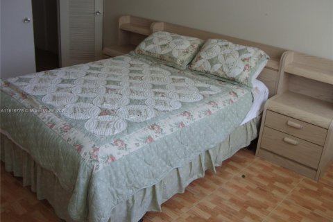Condominio en venta en Hallandale Beach, Florida, 1 dormitorio, 88.26 m2 № 1888975 - foto 8