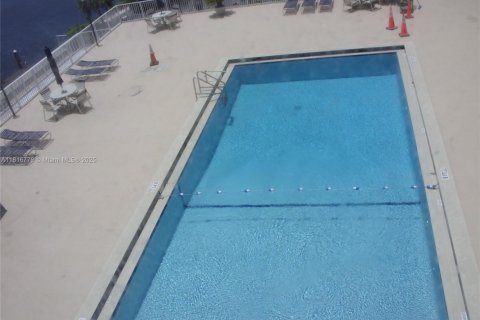Condominio en venta en Hallandale Beach, Florida, 1 dormitorio, 88.26 m2 № 1888975 - foto 1