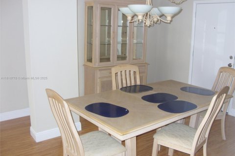 Condominio en venta en Hallandale Beach, Florida, 1 dormitorio, 88.26 m2 № 1888975 - foto 9