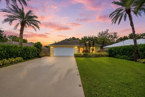 House in Stuart, Florida 3 bedrooms, 109.81 sq.m. № 2179880