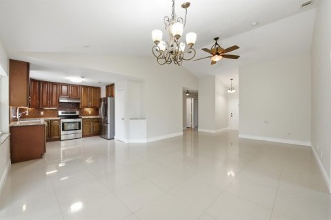 House in Stuart, Florida 3 bedrooms, 109.81 sq.m. № 2179880 - photo 5