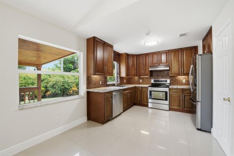 House in Stuart, Florida 3 bedrooms, 109.81 sq.m. № 2179880 - photo 8