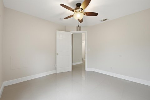 House in Stuart, Florida 3 bedrooms, 109.81 sq.m. № 2179880 - photo 19