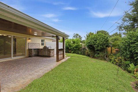 House in Stuart, Florida 3 bedrooms, 109.81 sq.m. № 2179880 - photo 25