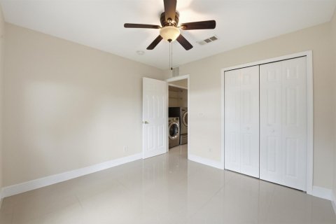 House in Stuart, Florida 3 bedrooms, 109.81 sq.m. № 2179880 - photo 16