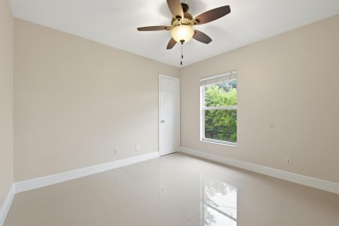 House in Stuart, Florida 3 bedrooms, 109.81 sq.m. № 2179880 - photo 18