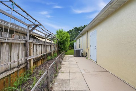 House in Stuart, Florida 3 bedrooms, 109.81 sq.m. № 2179880 - photo 30