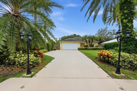 House in Stuart, Florida 3 bedrooms, 109.81 sq.m. № 2179880 - photo 2