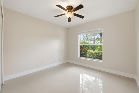 House in Stuart, Florida 3 bedrooms, 109.81 sq.m. № 2179880 - photo 15