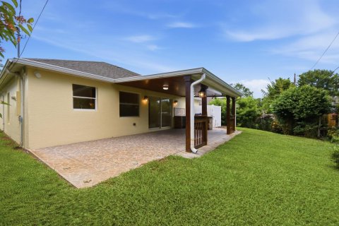 House in Stuart, Florida 3 bedrooms, 109.81 sq.m. № 2179880 - photo 27