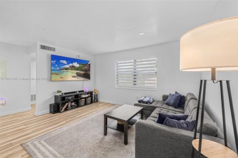 Condo in Cutler Bay, Florida, 1 bedroom  № 1892407 - photo 8