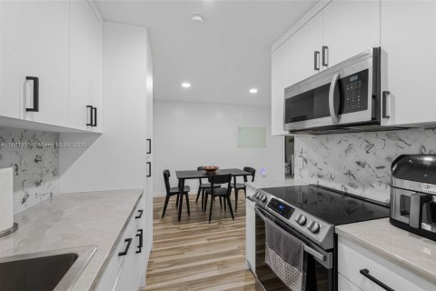 Condo in Cutler Bay, Florida, 1 bedroom  № 1892407 - photo 14