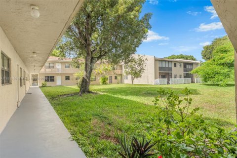 Condo in Cutler Bay, Florida, 1 bedroom  № 1892407 - photo 2