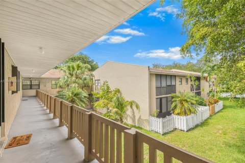 Condo in Cutler Bay, Florida, 1 bedroom  № 1892407 - photo 4