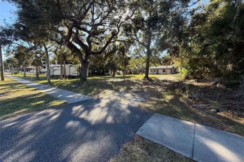 House in Edgewater, Florida 2 bedrooms, 77.29 sq.m. № 2298530
