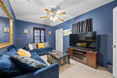 Casa en alquiler en Miami, Florida, 3 dormitorios, 197.88 m2 № 1981243 - foto 21