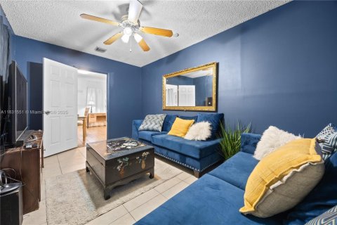 Casa en alquiler en Miami, Florida, 3 dormitorios, 197.88 m2 № 1981243 - foto 22