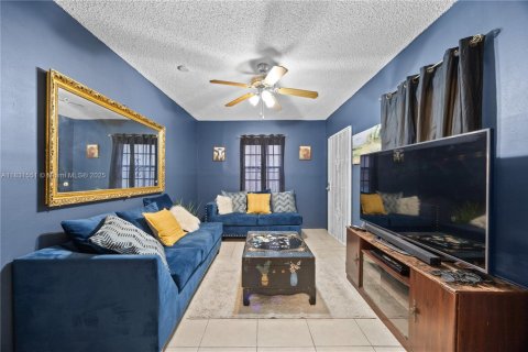 Casa en alquiler en Miami, Florida, 3 dormitorios, 197.88 m2 № 1981243 - foto 20