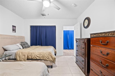 Casa en alquiler en Miami, Florida, 3 dormitorios, 197.88 m2 № 1981243 - foto 16