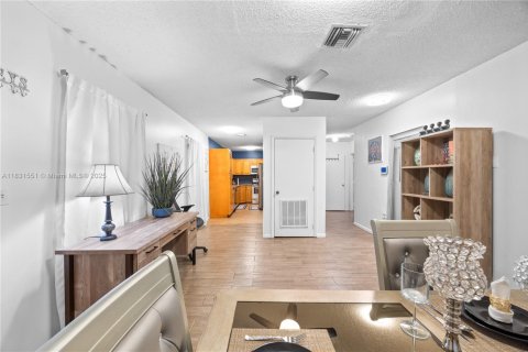 Casa en alquiler en Miami, Florida, 3 dormitorios, 197.88 m2 № 1981243 - foto 5