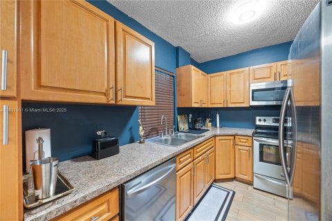 Casa en alquiler en Miami, Florida, 3 dormitorios, 197.88 m2 № 1981243 - foto 7