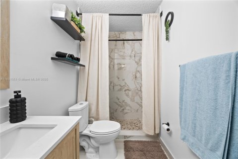 Casa en alquiler en Miami, Florida, 3 dormitorios, 197.88 m2 № 1981243 - foto 13