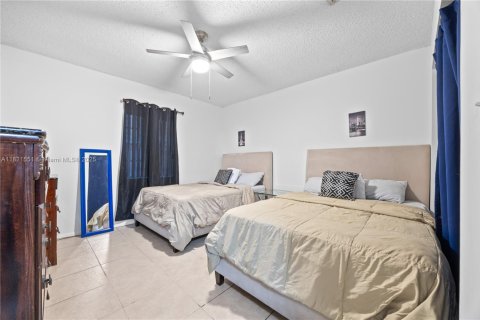 Casa en alquiler en Miami, Florida, 3 dormitorios, 197.88 m2 № 1981243 - foto 14