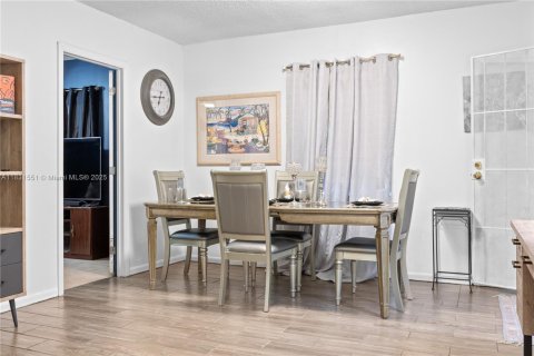 Casa en alquiler en Miami, Florida, 3 dormitorios, 197.88 m2 № 1981243 - foto 10