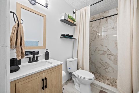 Casa en alquiler en Miami, Florida, 3 dormitorios, 197.88 m2 № 1981243 - foto 12