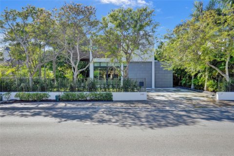 Купить виллу или дом в Голден-Бич, Флорида 6 спален, № 2039719 - фото 2