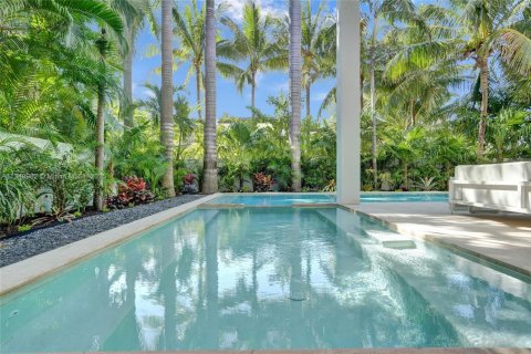 Купить виллу или дом в Голден-Бич, Флорида 6 спален, № 2039719 - фото 18