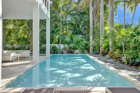 Купить виллу или дом в Голден-Бич, Флорида 6 спален, № 2039719 - фото 15