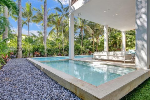 Купить виллу или дом в Голден-Бич, Флорида 6 спален, № 2039719 - фото 17