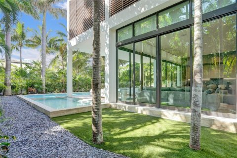 Купить виллу или дом в Голден-Бич, Флорида 6 спален, № 2039719 - фото 12
