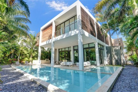 Купить виллу или дом в Голден-Бич, Флорида 6 спален, № 2039719 - фото 13