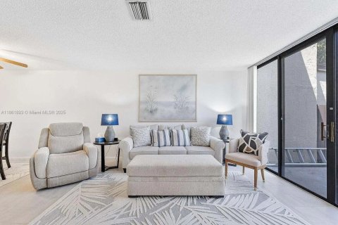 Condo in Coconut Creek, Florida, 2 bedrooms  № 1957470 - photo 4