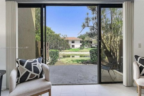 Condo in Coconut Creek, Florida, 2 bedrooms  № 1957470 - photo 6