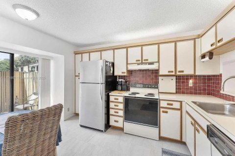 Condo in Coconut Creek, Florida, 2 bedrooms  № 1957470 - photo 2