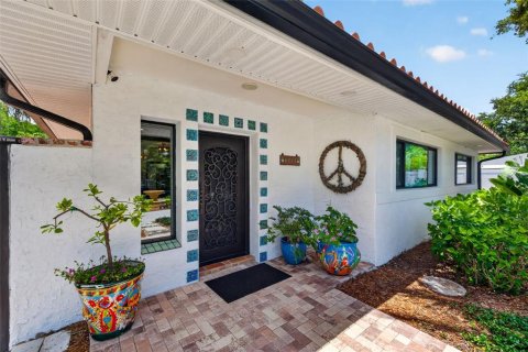 Casa en venta en Gulfport, Florida, 4 dormitorios, 245.17 m2 № 2091653 - foto 2