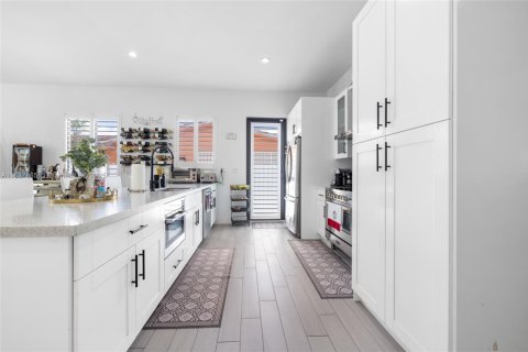 Villa ou maison à vendre à Miami, Floride: 4 chambres, 199.65 m2 № 1823754 - photo 18