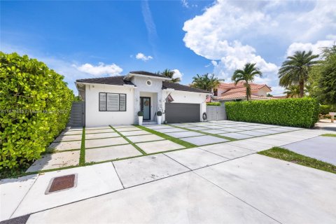 Villa ou maison à vendre à Miami, Floride: 4 chambres, 199.65 m2 № 1823754 - photo 6