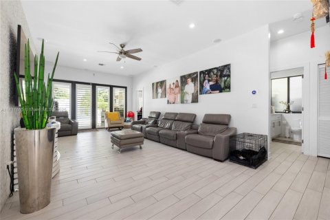 Villa ou maison à vendre à Miami, Floride: 4 chambres, 199.65 m2 № 1823754 - photo 24