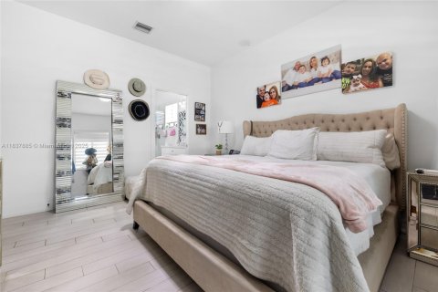 Villa ou maison à vendre à Miami, Floride: 4 chambres, 199.65 m2 № 1823754 - photo 28