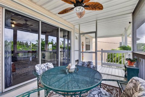 House in Hudson, Florida 3 bedrooms, 205.13 sq.m. № 2287193 - photo 17